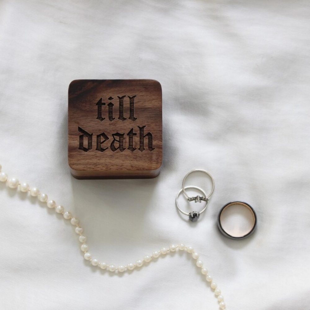 刻印入りウォールナット製指輪箱「死ぬまで」ブラックベルベット - Wood Ring Blank のレビューと価格